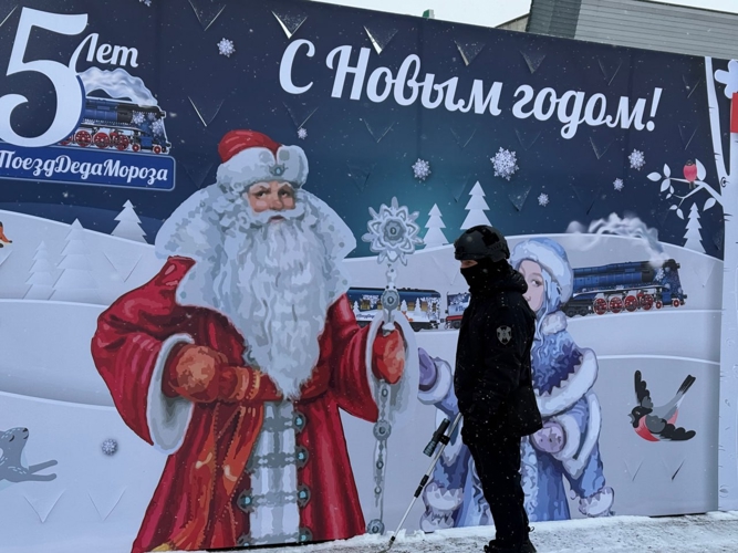 Сотрудники Росгвардии обеспечили безопасность Поезда Деда Мороза во время его остановки в Тольятти