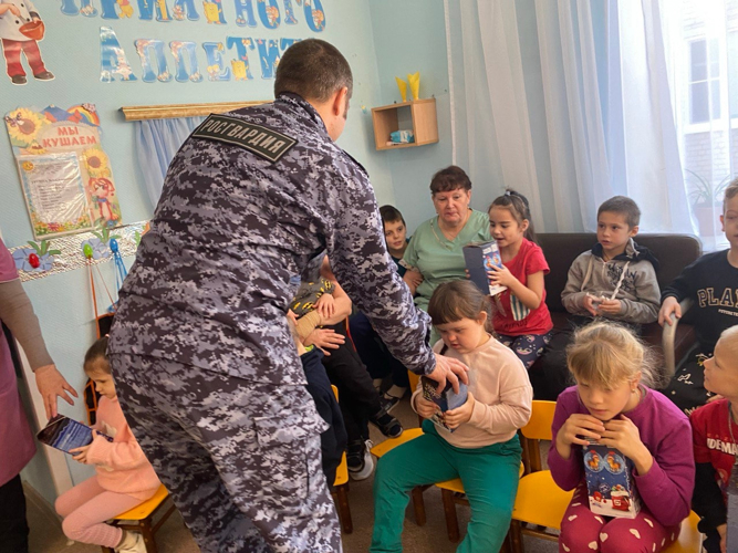 В Самаре продолжается акция «Дед Мороз специального назначения»