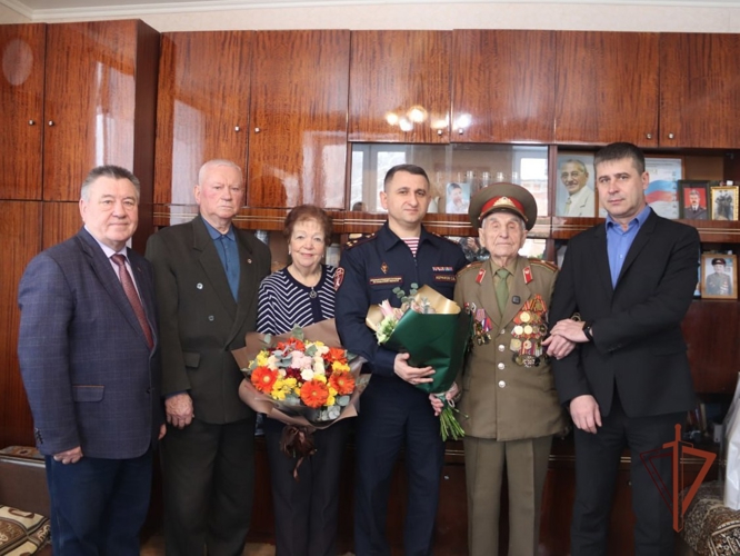 В Самаре торжественно отметили 99-летие ветерана Росгвардии