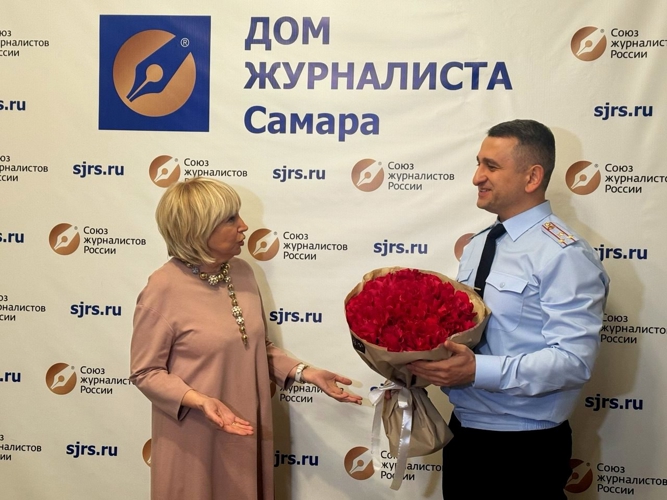 Полковник полиции Сергей Абрамов поздравил самарских журналистов с Днем российской печати
