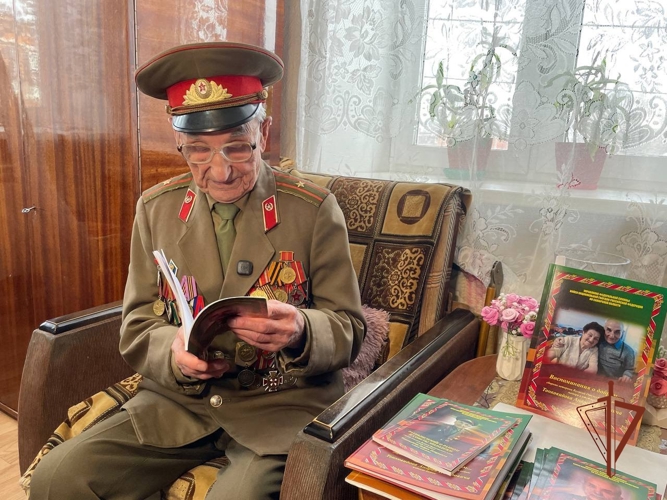 В Самаре торжественно отметили 99-летие ветерана Росгвардии