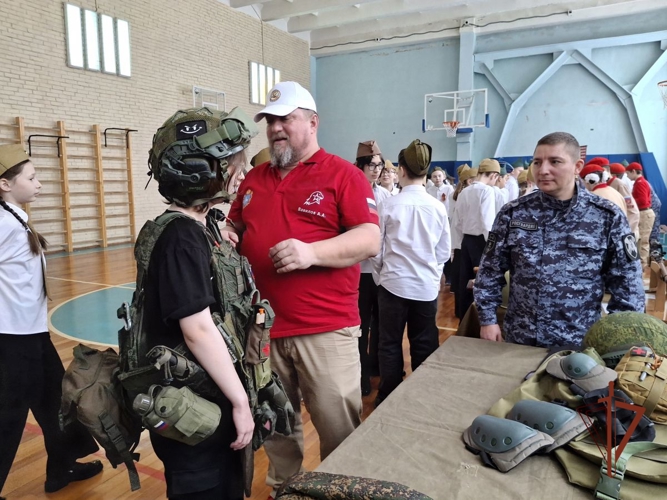 В Самаре росгвардейцы оценили мастерство юнармейцев в «Смотре строя и песни»