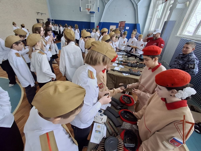В Самаре росгвардейцы оценили мастерство юнармейцев в «Смотре строя и песни»