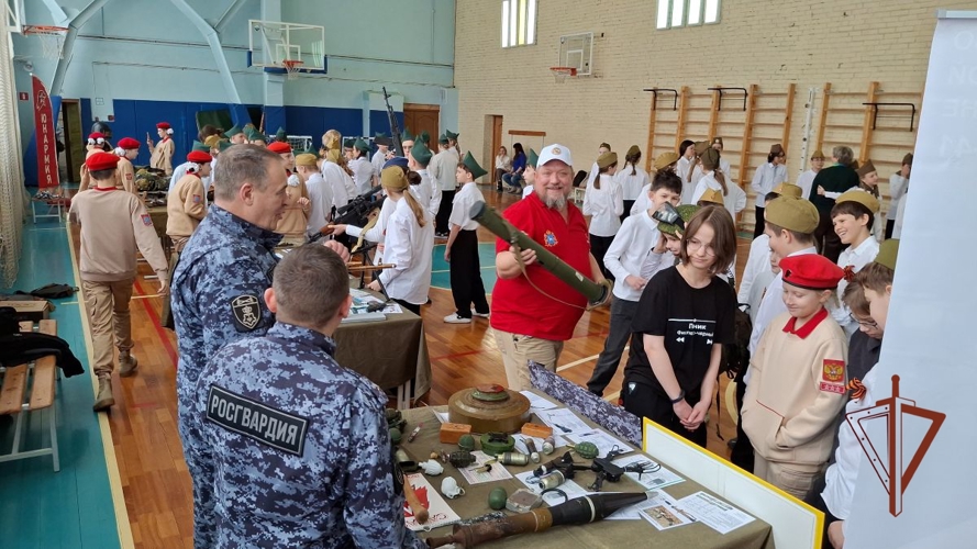 В Самаре росгвардейцы оценили мастерство юнармейцев в «Смотре строя и песни»