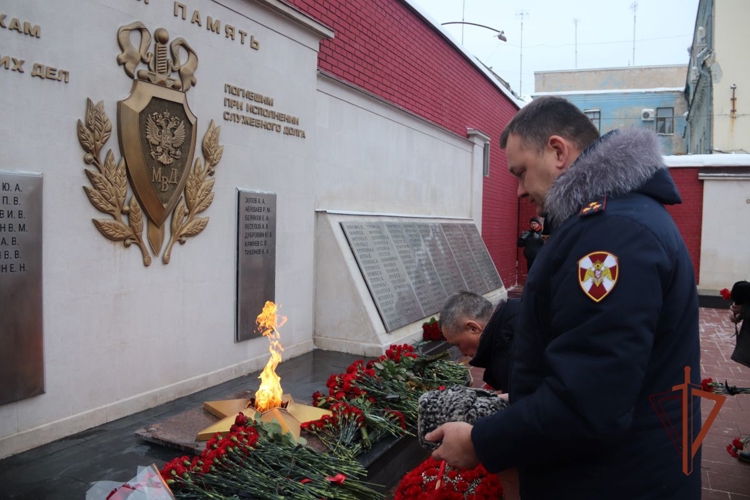 Росгвардейцы в Самаре почтили память погибших коллег