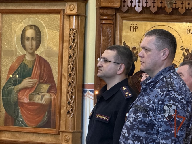 Самарским росгвардейцам вручили походный стяг Владимирской иконы Божией Матери