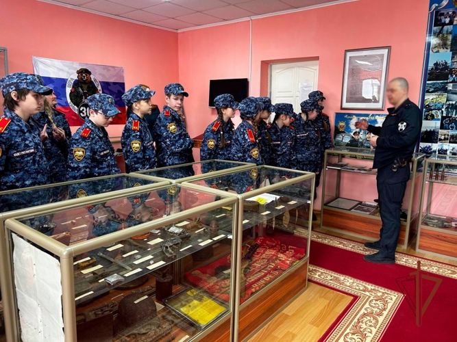 В самарском ОМОН «Смерч» прошел День открытых дверей для кадет подшефного класса Росгвардии
