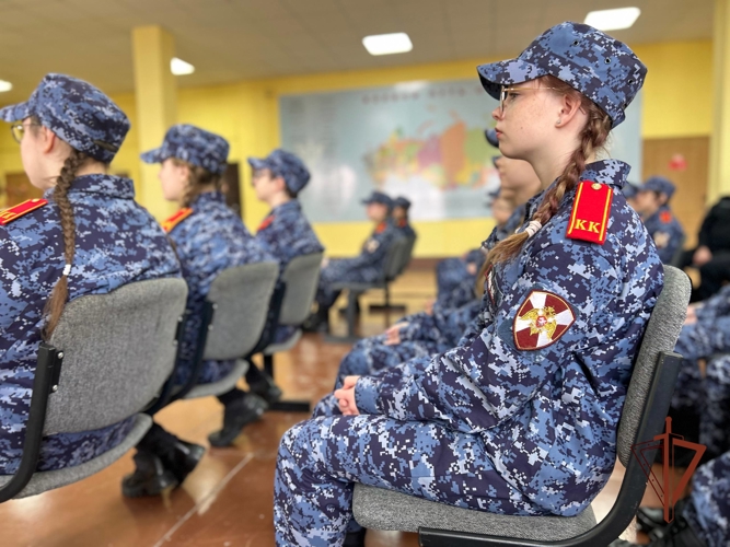 В самарском ОМОН «Смерч» прошел День открытых дверей для кадет подшефного класса Росгвардии