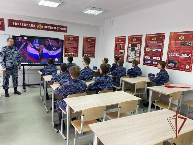 В Самаре росгвардейцы провели для подшефных кадет урок истории, посвященный годовщине воссоединения Крыма с Россией