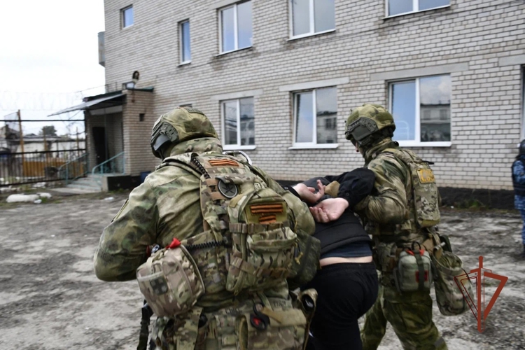 Представители спецподразделений Росгвардии приняли участие в тактико-строевых занятиях на базе УФСИН России по Самарской области  