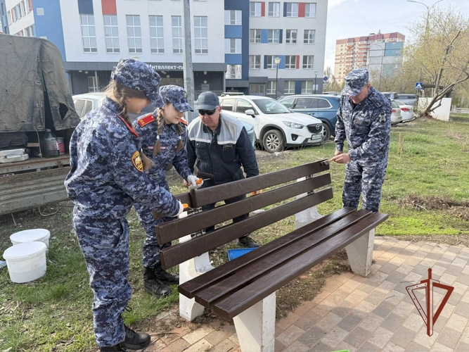 Самарские росгвардейцы вместе с подшефными кадетами приняли участие в общегородском субботнике