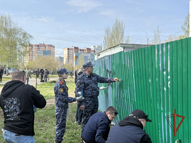 Самарские росгвардейцы вместе с подшефными кадетами приняли участие в общегородском субботнике