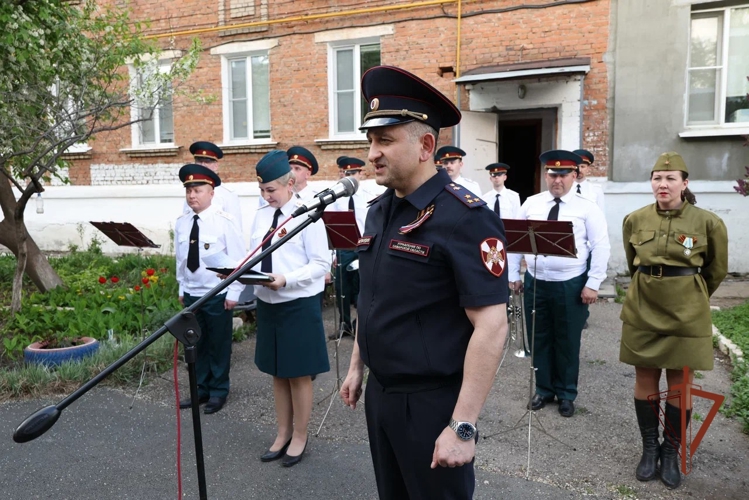 В Самаре росгвардейцы присоединились к акции «Парад у дома ветерана» (видео)