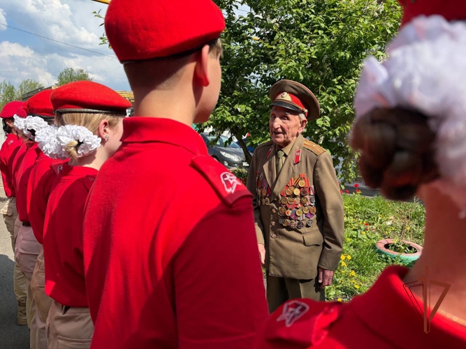 В Самаре росгвардейцы присоединились к акции «Парад у дома ветерана» (видео)
