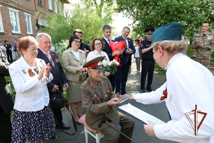 В Самаре росгвардейцы присоединились к акции «Парад у дома ветерана» (видео)
