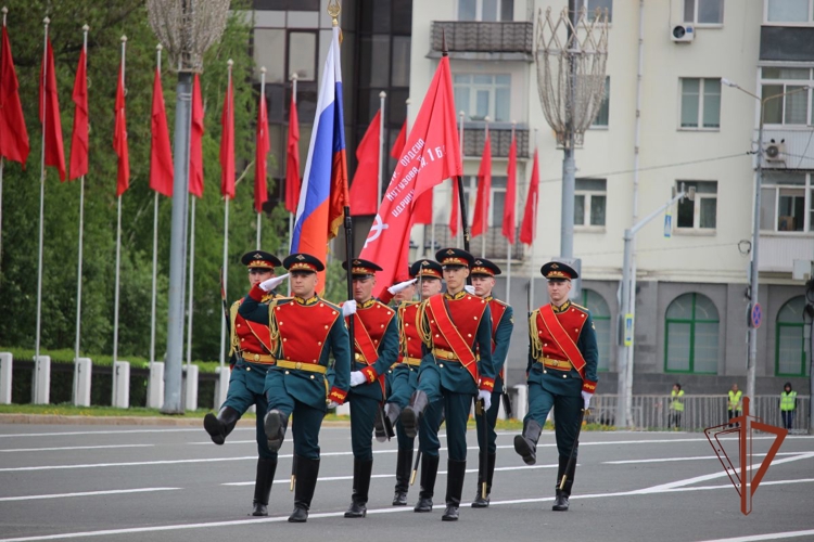Росгвардейцы приняли участие в Параде Победы в Самаре (видео)