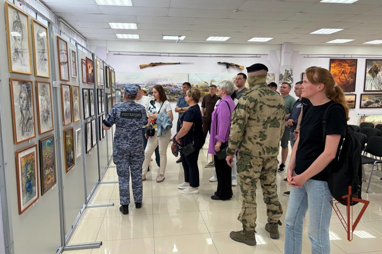 В Самаре открылась выставка художников Росгвардии, приуроченная к юбилею ведомства