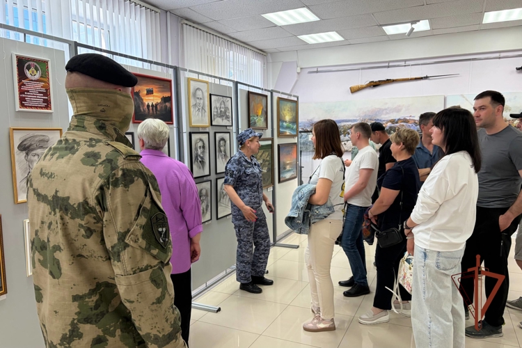 В Самаре открылась выставка художников Росгвардии, приуроченная к юбилею ведомства