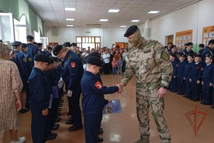В Самаре росгвардейцы приняли участие в церемонии посвящения первоклассников в кадеты