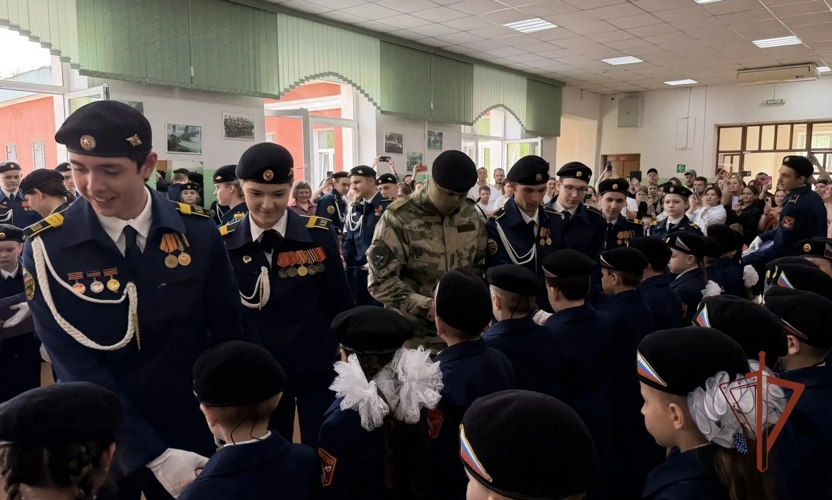 В Самаре росгвардейцы приняли участие в церемонии посвящения первоклассников в кадеты