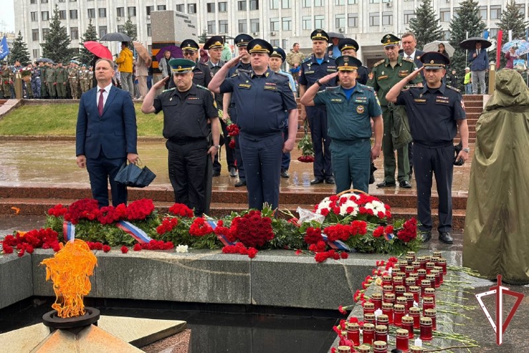 В Самаре начальник регионального Управления Росгвардии принял участие в памятных мероприятиях, посвященных Дню памяти и скорби  