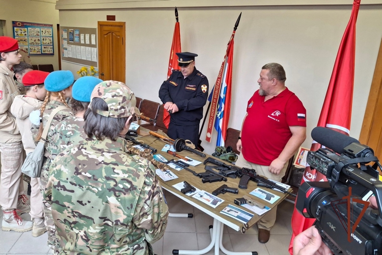 В Самаре росгвардейцы вместе с юнармейцами отметили 10-летие всероссийского патриотического движения