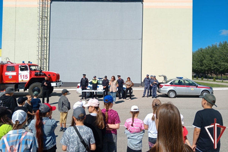 В Самарской области росгвардейцы приняли участие в мероприятии в рамках «Единого дня безопасности несовершеннолетних»