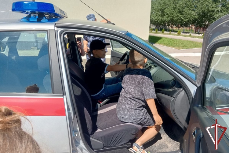 В Самарской области росгвардейцы приняли участие в мероприятии в рамках «Единого дня безопасности несовершеннолетних»