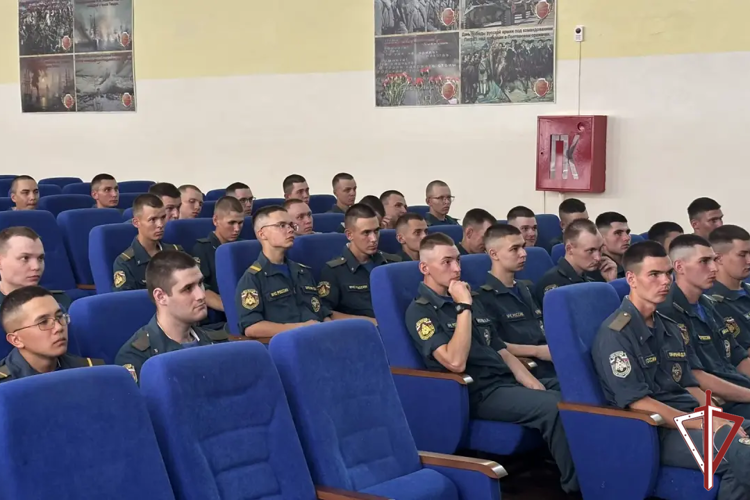 В Самаре сотрудники Росгвардии провели профориентационную встречу с военнослужащими, увольняемыми в запас