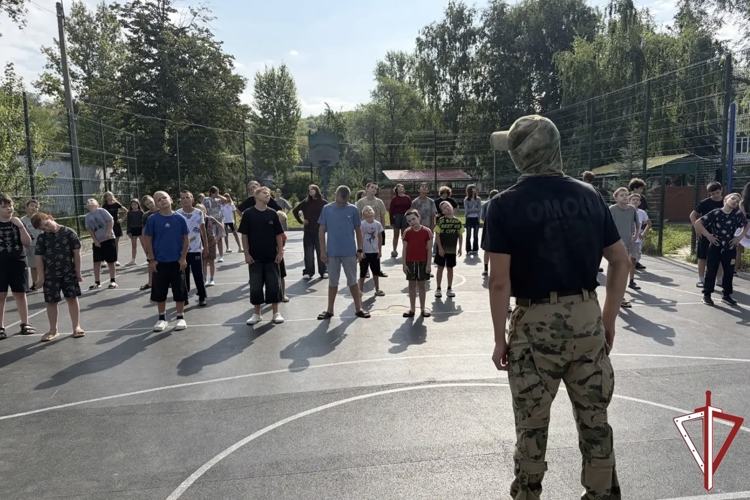 Зарядись с Росгвардией: самарские росгвардейцы провели открытую тренировку для юных жителей региона