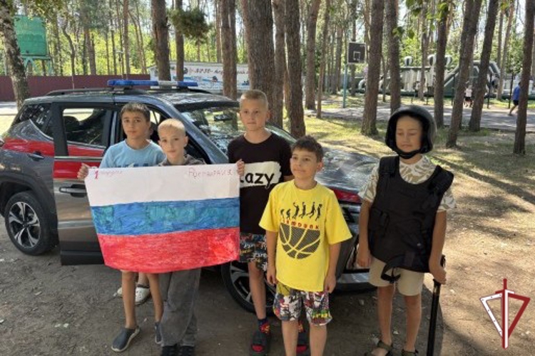 Самарские росгвардейцы провели патриотическую акцию ко Дню флага России