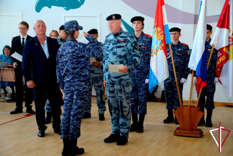 В Самарской области росгвардейцы поздравили школьников региона с Днем знаний