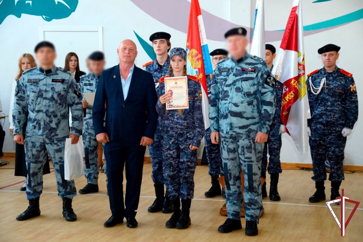 В Самарской области росгвардейцы поздравили школьников региона с Днем знаний