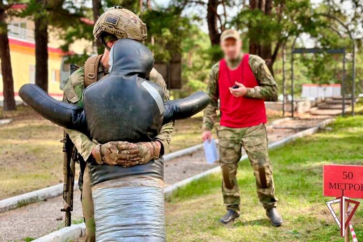 В Приволжском округе Росгвардии завершились испытания на право ношения геральдического знака ОМОН I степени