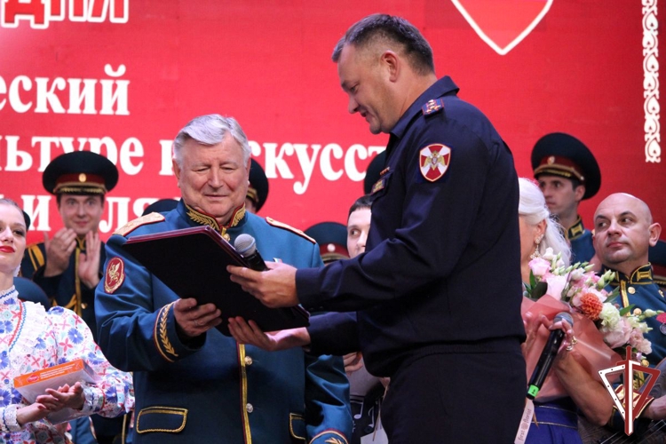 Академический ансамбль песни и пляски Росгвардии выступил в Струковском саду Самары