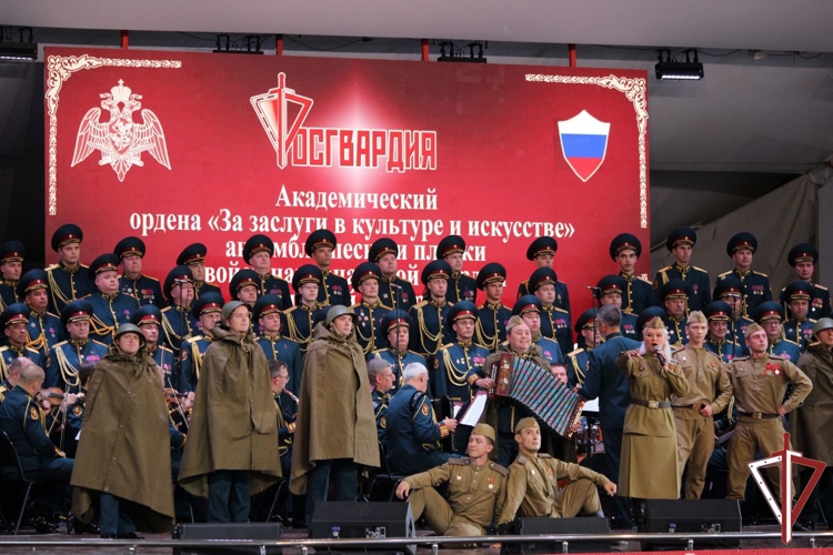 Академический ансамбль песни и пляски Росгвардии выступил в Струковском саду Самары