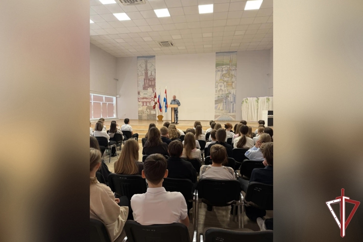 В Самаре росгвардейцы провели патриотические встречи со школьниками и студентами