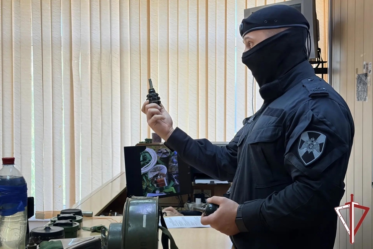 В Самаре сотрудники Росгвардии приняли участие в антитеррористической акции в лицее имени Дениса Лазутина (видео)