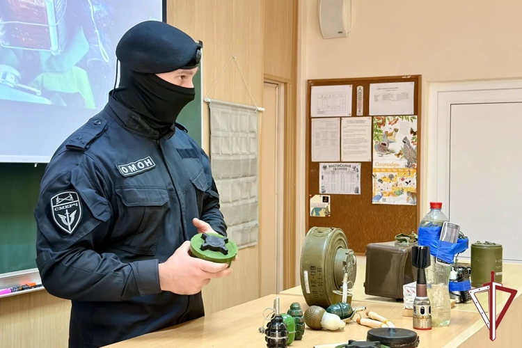 В Самаре сотрудники Росгвардии приняли участие в антитеррористической акции в лицее имени Дениса Лазутина (видео)