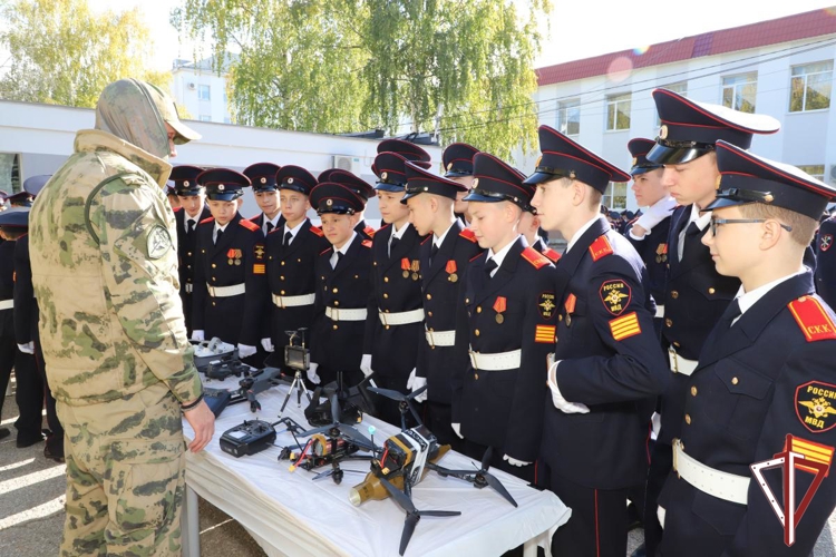 В Самаре росгвардейцы приняли участие в церемонии принятия торжественного обещания кадет