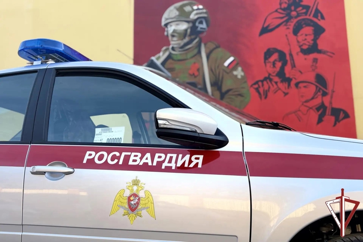 В Самаре сотрудникам Росгвардии вручили ключи от новых служебных автомобилей